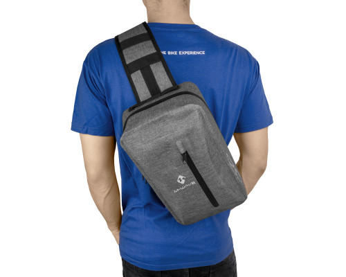 Сумка 5-122888 на руль для САМОКАТА V=8л 23х10,5х33см б/съемный на липучках с плечевым ремнем 100% водонепроницаемая сварные швы, дизайн DENIM серая M-WAVE