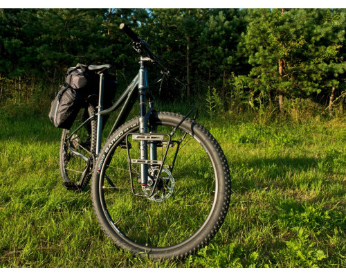 Багажник 8-15201301 алюминиевый 26-29″ передний универсальный крепление к передний вилке д/боковых сумок 830г. черный AUTHOR